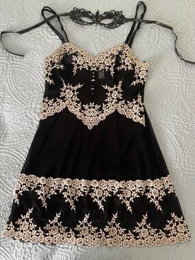 Lingerie Wacoal Black and Ivory Labeled Garment